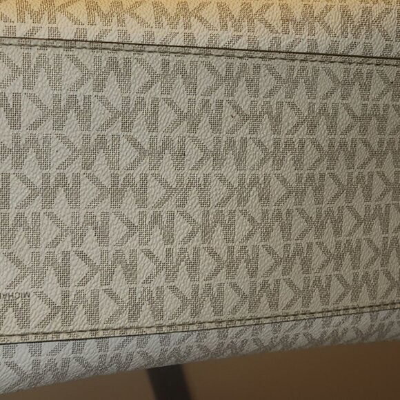 Michael Kors Kenly Tote - Picture 5 of 16